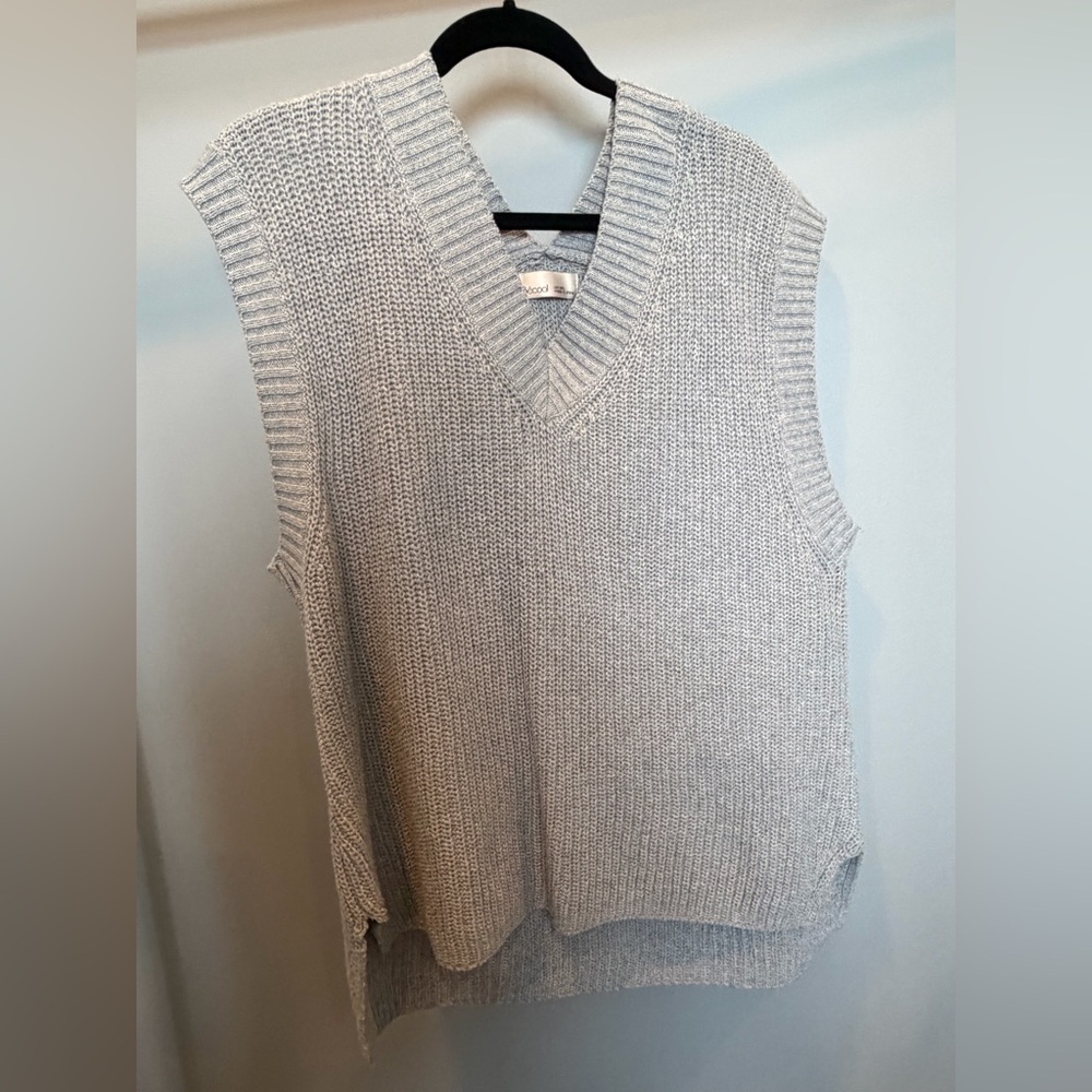 Relaxed V-Neck Knit Sweater Vest - Light Gray - M/L